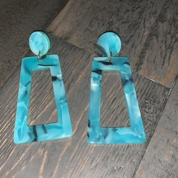 5/$25 Acrylic Fashion Post Earrings - Blue NEW - Picture 1 of 2